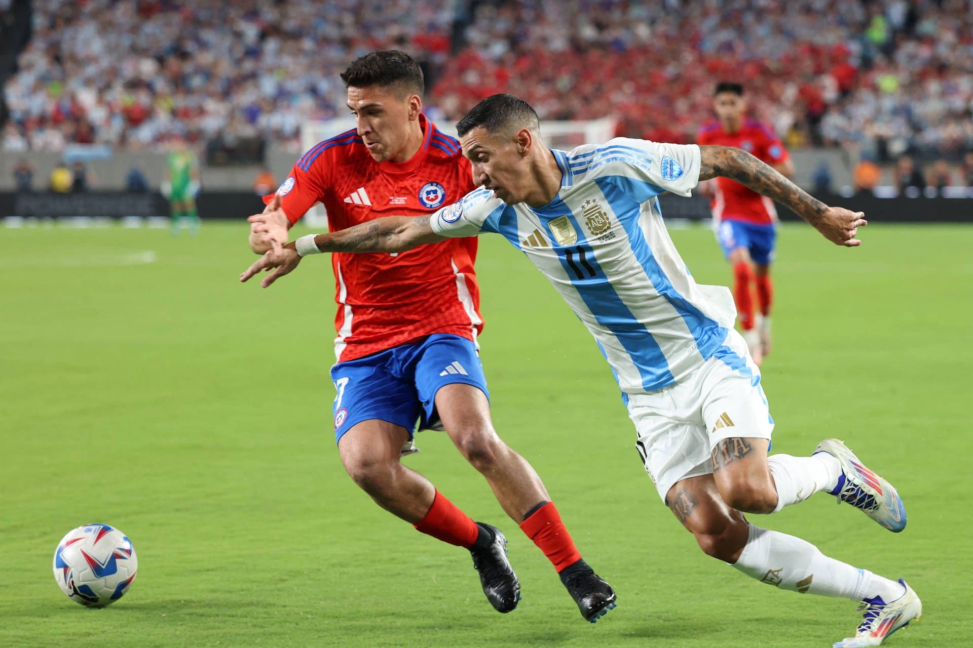 Argentina dan Chile sama-sama bermain menyerang