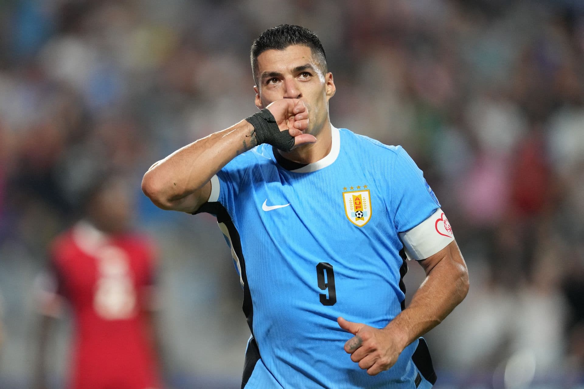 Luis Suarez cetak gol penyeimbang di menit akhir